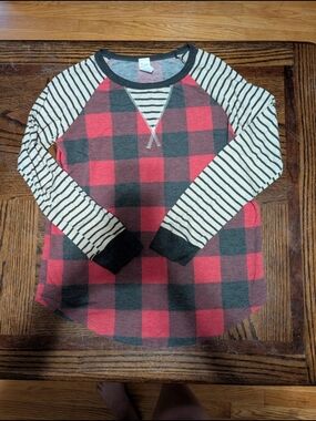 7th Ray Red & Black Buffalo Plaid Raglan Top with Striped Cream Sleeves